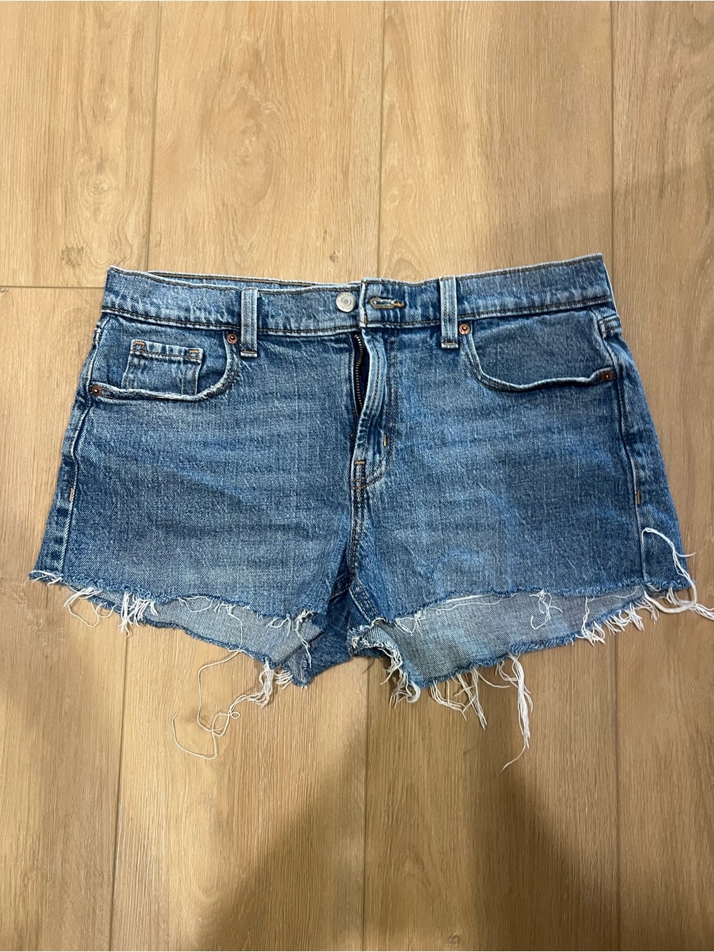 Women’s Old Navy Boyfriend Mid-Rise Distressed Jeans Shorts Size 8
